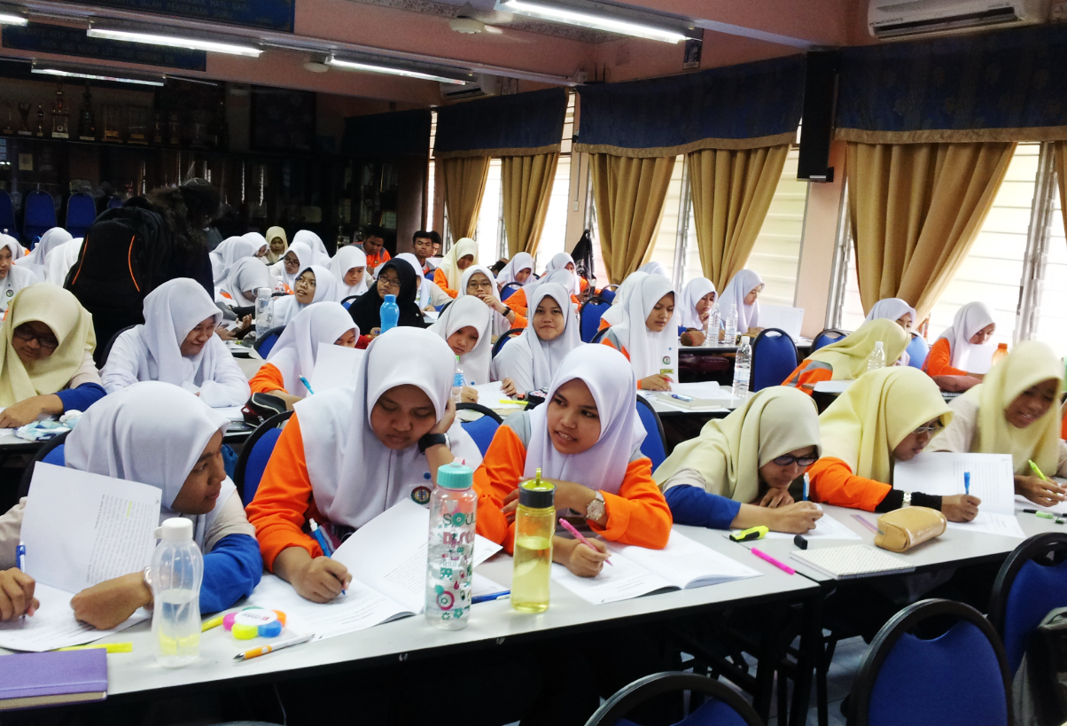 The Secret to Writing A+ Essay @ SMK Seksyen 19, Shah Alam, Selangor.